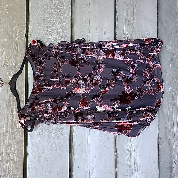 White House Black Market Top - Picture 4 of 7